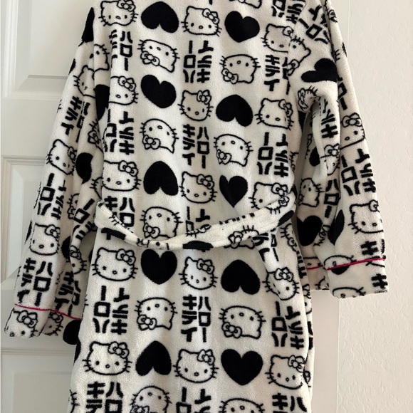 Hello Kitty Fleece Robe - Picture 5 of 5